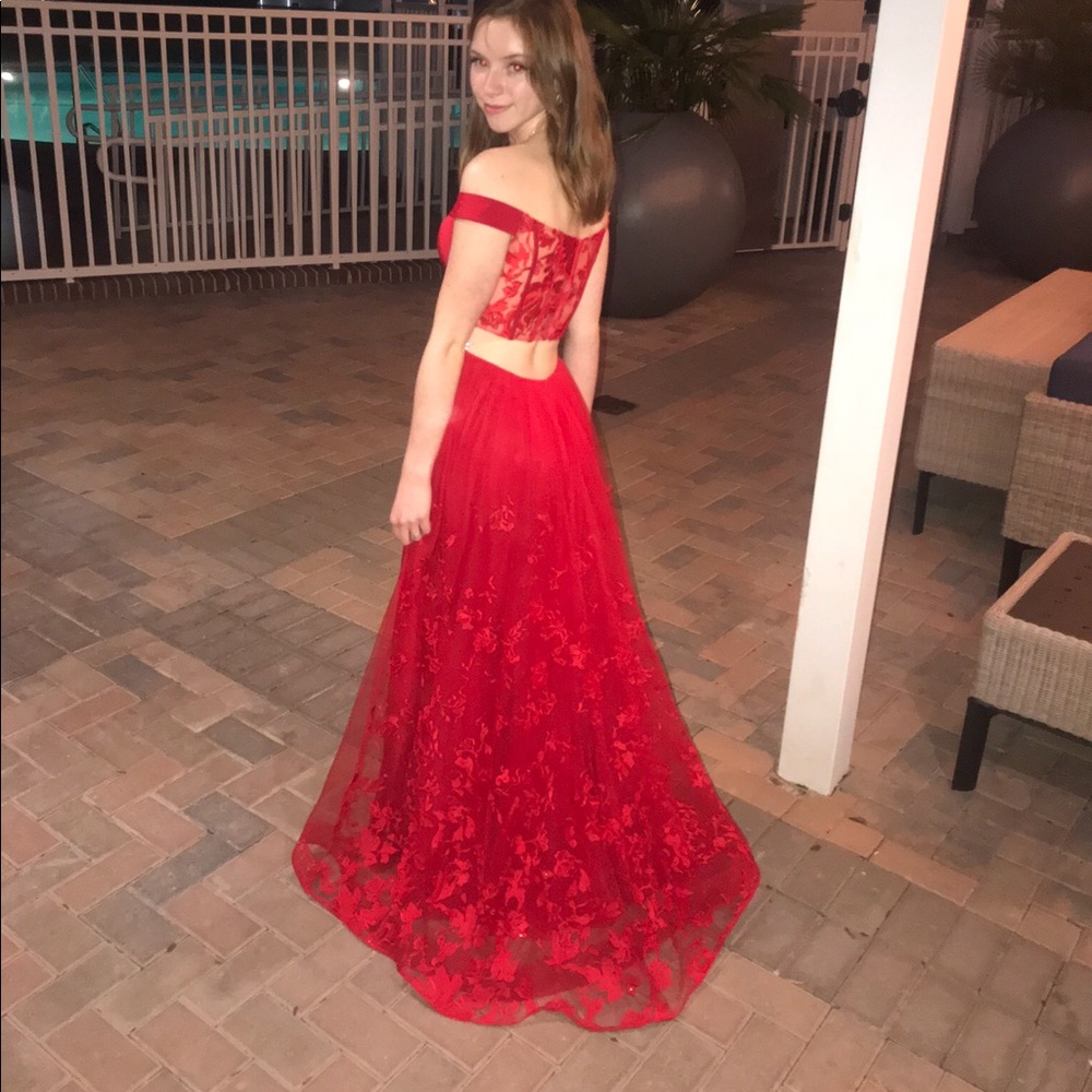 SOLD ELLIE WILDE FORMAL DRESS